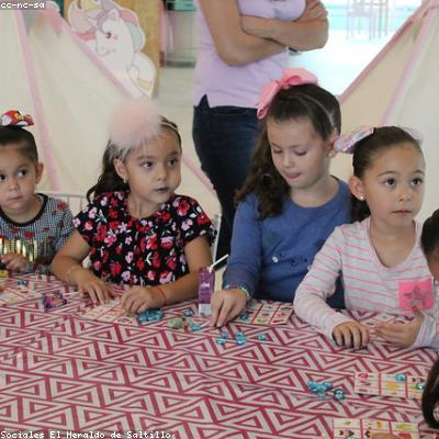 Lavoro di nail art con semipermanente